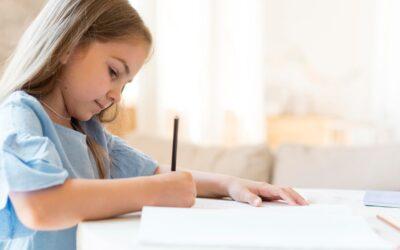 Les meilleures pratiques pour encourager l’autonomie des enfants dans les devoirs